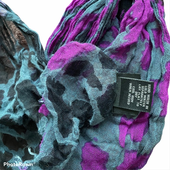 Fashion Scarf - Picture 2 of 3